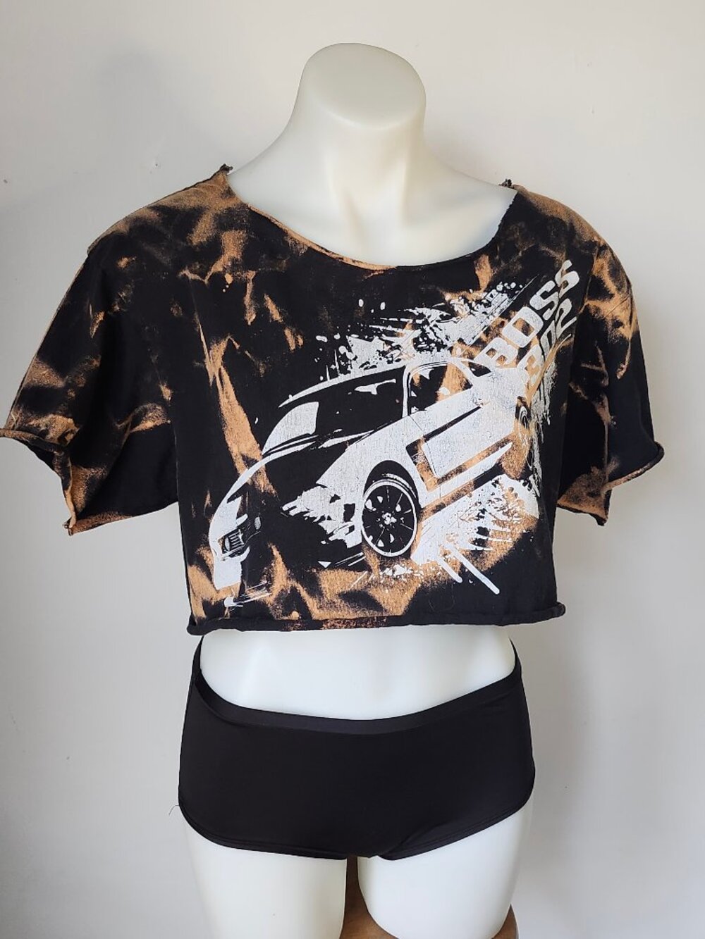 Vintage Ford Mustang BOSS 302 Crop Top Tshirt Bleach Tie Dye Black + Copper Gold